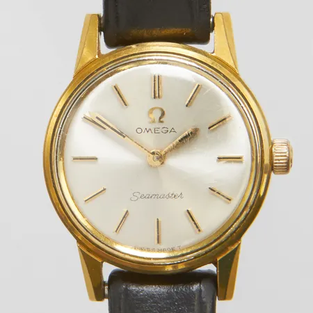 Damur Omega Seamaster, stål/doublé, manuell, Ø22mm, repigt plexiglas, slitet läderband samt spänne, inga tillbehör