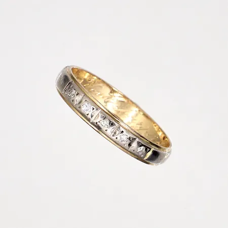 Ring tvåfärgad med diamanter 5x0,01ct antikslipade, stl: 17¼ bredd 3,4mm 18K Vikt: 2,2 g