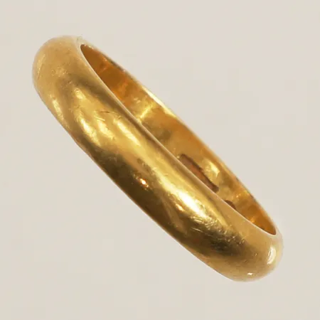 Ring slät stl:16¾, bredd 3,9mm gravyr 23K Vikt: 5,3 g