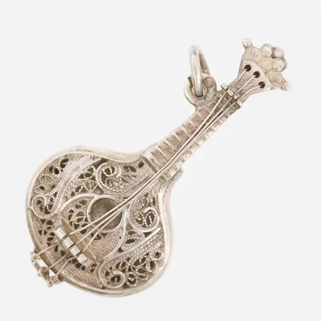 Hänge filigranarbete längd 33mm, bredd 16mm, silver  Vikt: 3 g
