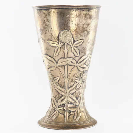 Vas med blomsterdekor ø10,5cm, höjd ca 18,5cm, A. Michelsen, Danmark, gravyr, 925/1000 silver Vikt: 440 g