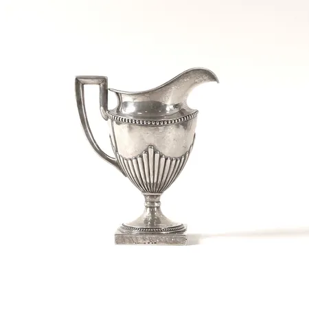 Mjölkkanna K Anderson Stockholm år 1903, höjd 15cm, nyempire, silver 830/1000 Vikt: 216,7 g