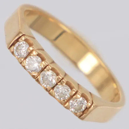 Alliansring med diamanter 5x ca 0,05ct totalt 0,25ct enligt gravyr, stl:17¼, bredd 3,3mm, Schalin, 18K Vikt: 4,3 g