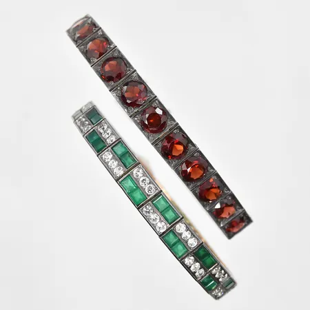 Collier med opalimitationer samt vita stenar, längd 42½cm, länkens bredd 2mm, metall.