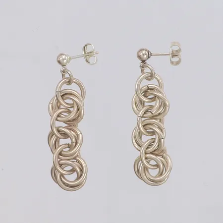 Ett par örhängen ca 40mm, bredd 10mm, 925/1000 silver Vikt: 11,6 g