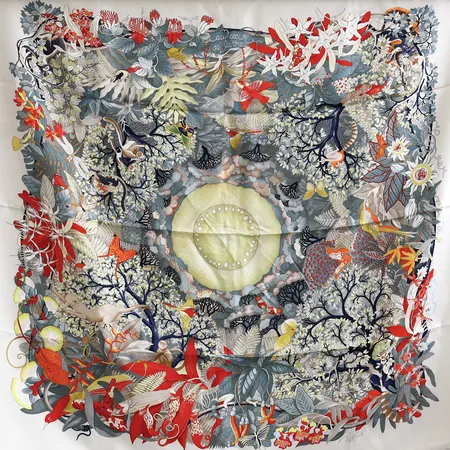 Scarf Hermés 90x90cm, A Coeur de La Vie av Aline Honoré, siden, med etui, kvitto,, enstaka små fläckar på baksida,