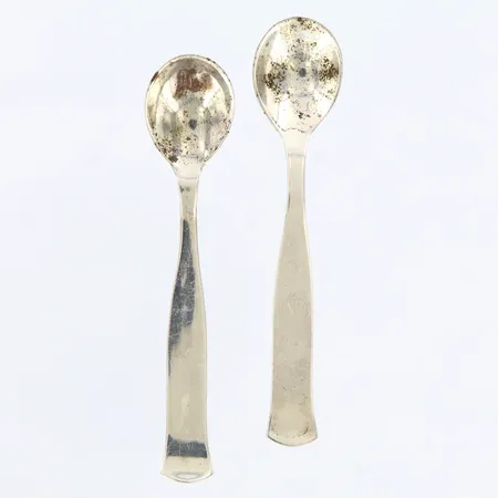 2 Saltskedar längd: 6,2cm, MEMA, 830/1000 silver Vikt: 7,1 g