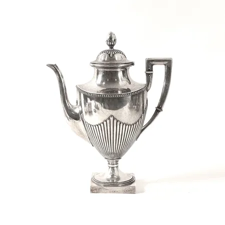 Kaffekanna K Anderson Stockholm år 1903, höjd 30cm, nyempire, inlägg av ben, skev fot, silver 830/1000 Vikt: 746,7 g