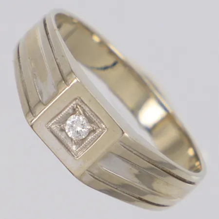 Ring med diamant 1 x ca 0,05ct, vitguld, stl:20, bredd 6mm, 18K Vikt: 5,3 g