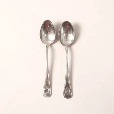 Två kaffeskedar längd 12cm, silver 830/1000 Vikt: 28,4 g