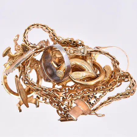 Ring med vit stenar stl:18, bredd 3-4 mm vitguld 18K. Vikt: 2,9 g