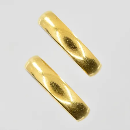 2 ringar stl:20¼ bredd 5mm, gravyr, 23K. Vikt: 10,3 g