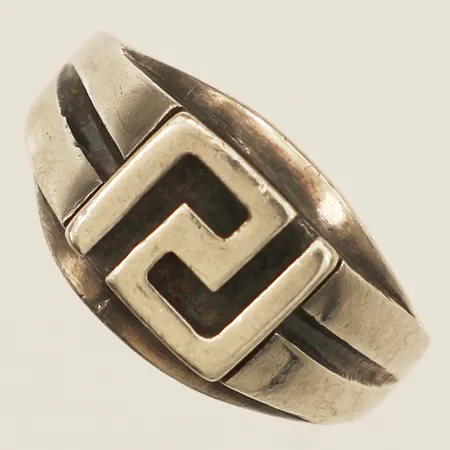 Ring med meanderdekor stl:21 bredd 3,5-13,2mm silver 925/1000 Vikt: 11 g