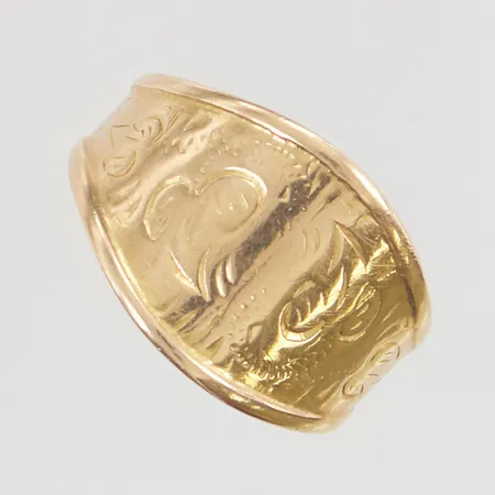 Ring stl:17½ bredd 2mm utsliten gravyr 20K 2,2g.