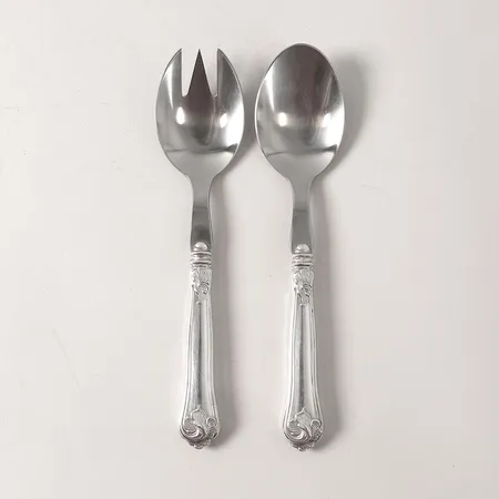 Ett par salladsbestick modell Sachsisk, längd 20,5cm, del i rostfritt stål, silver 830/1000 Vikt: 178,4 g
