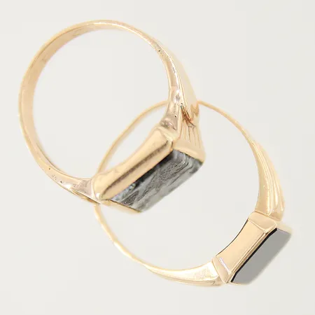 Ring med vita stenar stl:16¾ bredd 1,7-10mm 21K  Vikt: 2,2 g