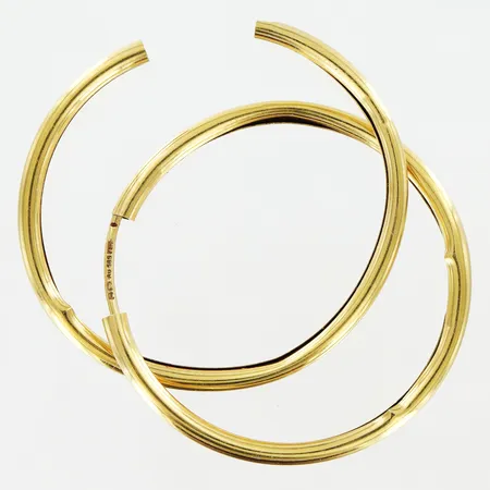 Armring slät Ø66mm bredd 7mm ihålig 2 borrhål bucklor 21K.  Vikt: 15,3 g