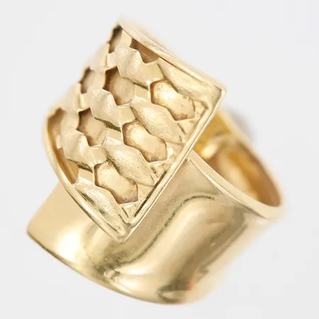 Ring med mönster stl:17½, bredd 6-20mm, Guldfynd, 18K Vikt: 4,4 g