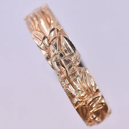 Ring med vita stenar stl: 17½ bredd 4-8mm 18K. Vikt: 2 g