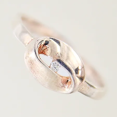 Ring med vit sten stl:19 bredd 3 - 7,4mm silver 925/1000 Vikt: 5,3 g
