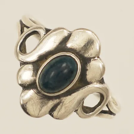 Ring med blå sten stl:17¼ bredd 14,5mm gravyr 830/1000 Vikt: 2,3 g