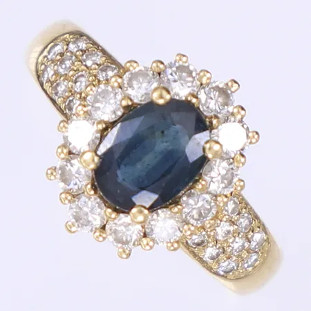 Ett par örhängen med diamanter 2x ca 0,65ct Ø8mm 18K Vikt: 3,1 g