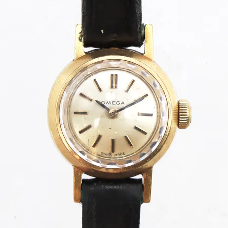 Damur Omega 18K, manuell, Ø17mm, boettnummer: 511180, kaliber 21571728, safirglas, repig, svart läderband, bruksslitage på läderband, inga tillbehör.