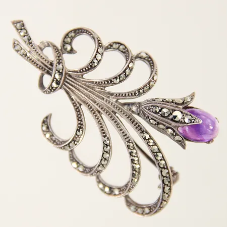 Brosch med markasiter 42,9x25,2mm två markasiter saknas gravyr silver 830/1000 Vikt: 8,9 g