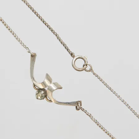 Collier med integrerat hänge, vit sten, längd 47cm, 925/1000 silver Vikt: 2,8g Vikt: 2,8 g
