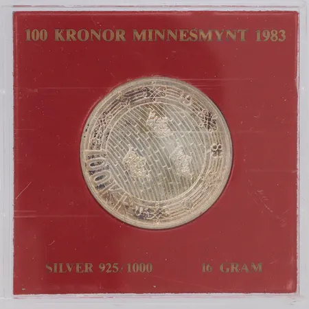 Minnesmynt Helgeandsholmen 1983 100kr, Ø32mm, skadad plastetui, silver 925/1000 Vikt: 16 g