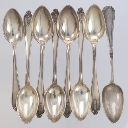 8 Kaffeskedar, gravyr, 830/1000 silver Vikt: 141,8 g