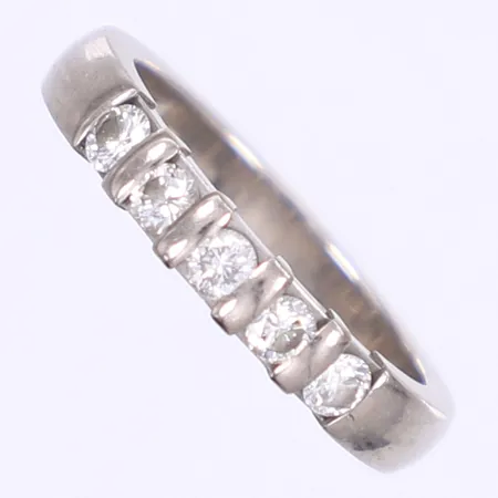 Ring Bismarck stl:15½ bredd 2-5mm slitage 18K Vikt: 1,7 g