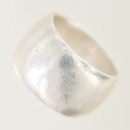 Ring stl:21 bredd 8,1mm silver 925/1000 Vikt: 11 g