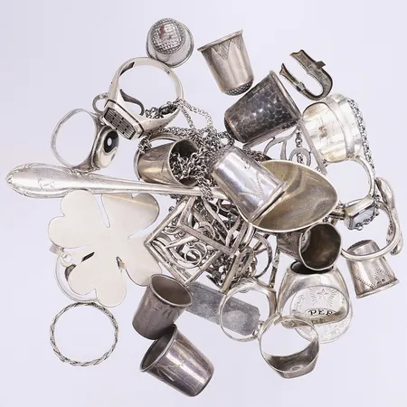 Parti diverse silver, delvis defekt, delvis sten, silver 830-925/1000 Bruttovikt: 162,1g Vikt: 162,1 g
