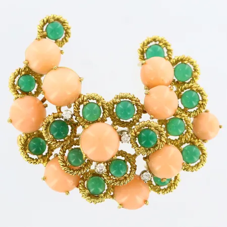 Brosch med diamanter 4x0,01ct, koraller samt kalcedon, ca 46x46mm, nål i metall, bruttovikt: 22,3gram, 18K Vikt: 22,3 g