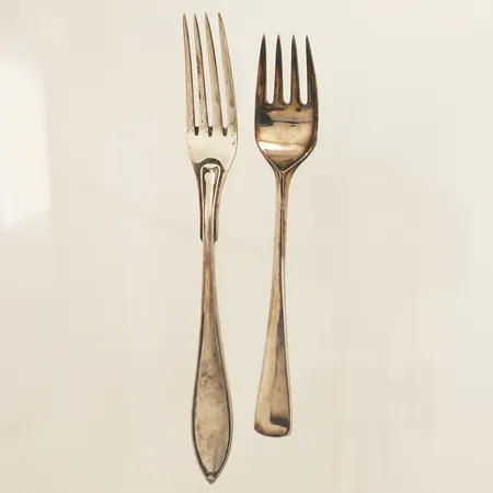 Två gafflar längd 15-18cm silver 830/1000 Vikt: 78,6 g