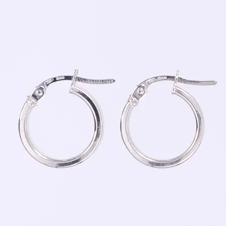 Ett par örhängen GHA creoler, Ø12mm, bredd 3,5mm, vitguld 18K Vikt: 2 g