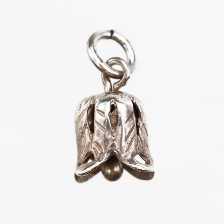 Hänge, längd 15,7mm, bredd 2,8-9,3mm, glipa i öglan, 925/1000 silver. Vikt: 1,2 g
