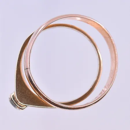 Ring med vita och bruna stenar stl: 16 bredd 2-15mm synlig lagning 10K. Vikt: 5 g
