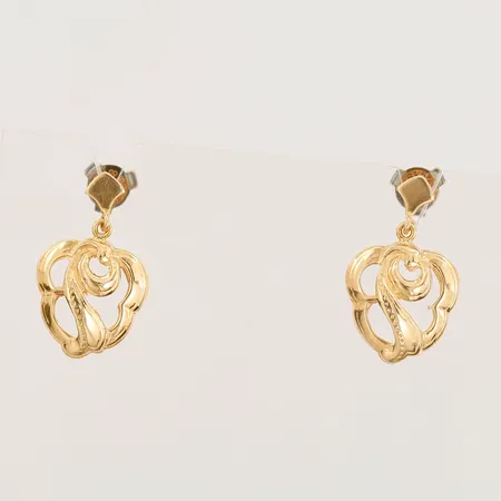 Ett par örhängen med mönsterdekor, höjd 20mm, bredd 14mm, 18K guld Vikt: 3,1 g