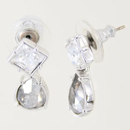 Örhängen med diamanter 2 x ca 0,01ct 15x5,3mm, vitguld, otydliga stämplar 18K  Vikt: 1,4 g