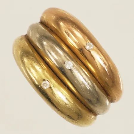 Ring med vita stenar stl:19, bredd 5,4-14,8mm trefärgad ostämplad 18K Vikt: 8,3 g