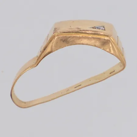 Ring slät stl:18, bredd 4,3mm, 18K  Vikt: 3,7 g