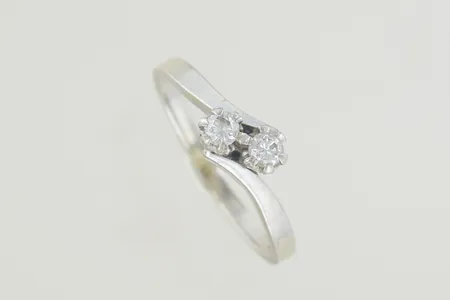Ring med diamanter 2x 0,10ct st:18½, 18K  Vikt: 3,7 g