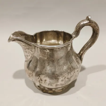 Gräddkanna höjd 8,5cm Ryska stämplar, bucklig silver 875/1000 Vikt: 134,4 g