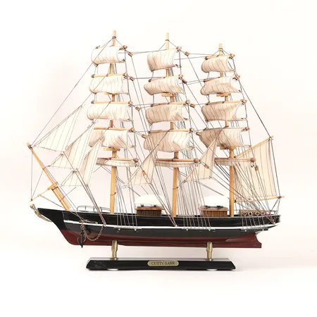 Fartygsmodell Cutty Sark, trä/textil, höjd 44cm, bredd ca 43cm, modern tillverkning Skickas med postpaket.