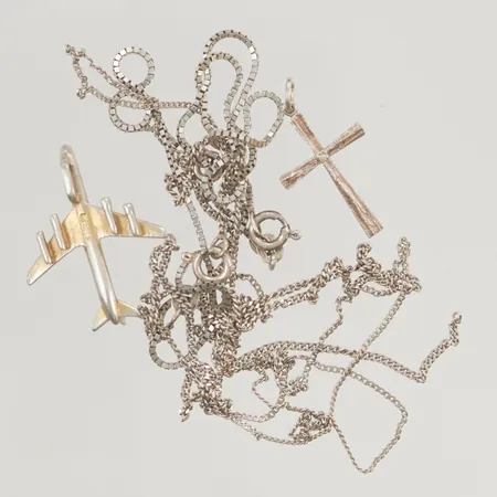 Diverse silversmycken delvis defekt 830-925/1000 Silver 8,7g.