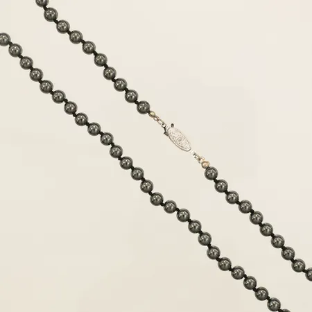 Collier med hematit längd 62cm, bredd 6mm lås i metall