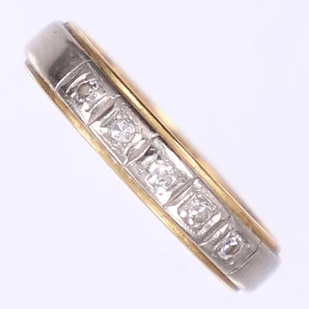Ring med diamanter totalt 0,10ctv enligt gravyr stl:17¼ bredd 4mm, tvåfärgad, gravyr, 18K Vikt: 3,6 g