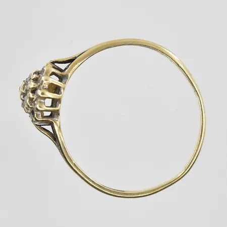 Diverse defekt guld med metalldel, 18K. Vikt: 10,5 g